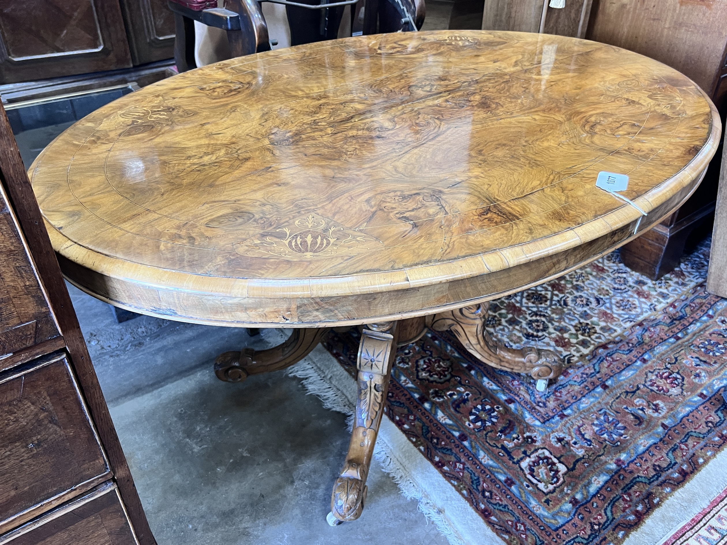 A Victorian inlaid figured walnut oval loo table, width 122cm, depth 90cm, height 67cm